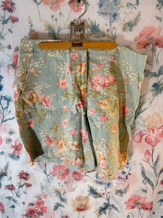 Jones New York Pants - Vintage Jones New York Sport Floral Linen-Cotton Shorts  in Light Blue and Pink